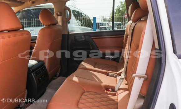 Buy Import Toyota Land Cruiser White Car in Import - Dubai in Enga Buy Import Toyota Land Cruiser White Car in Import - Dubai in Enga