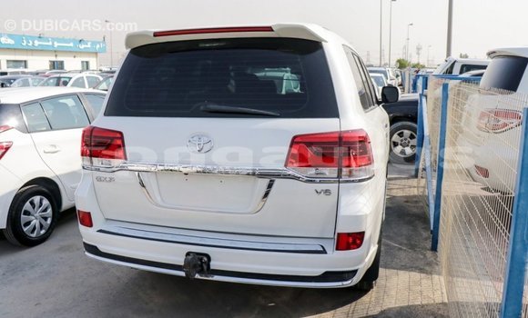 Buy Import Toyota Land Cruiser White Car in Import - Dubai in Enga Buy Import Toyota Land Cruiser White Car in Import - Dubai in Enga