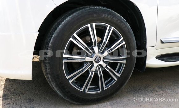 Buy Import Toyota Land Cruiser White Car in Import - Dubai in Enga Buy Import Toyota Land Cruiser White Car in Import - Dubai in Enga