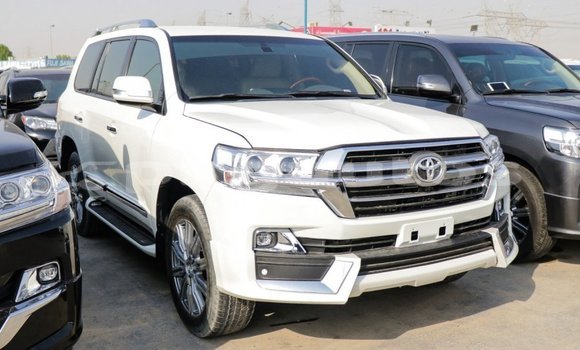 Buy Import Toyota Land Cruiser White Car in Import - Dubai in Enga Buy Import Toyota Land Cruiser White Car in Import - Dubai in Enga