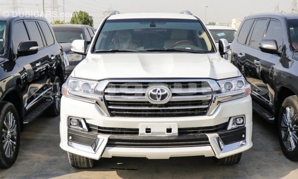 Buy Import Toyota Land Cruiser White Car in Import - Dubai in Enga Buy Import Toyota Land Cruiser White Car in Import - Dubai in Enga