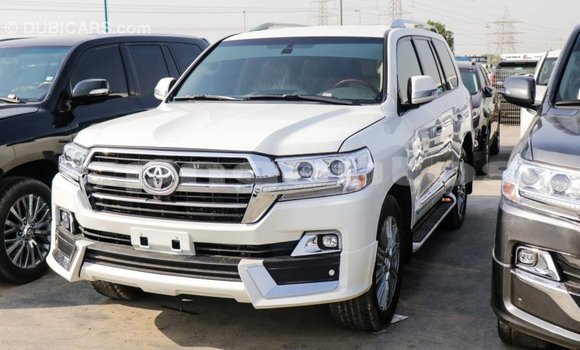 Buy Import Toyota Land Cruiser White Car in Import - Dubai in Enga Buy Import Toyota Land Cruiser White Car in Import - Dubai in Enga