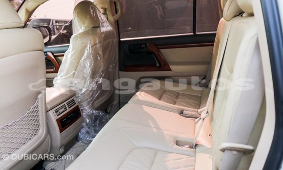 Buy Import Toyota Land Cruiser White Car in Import - Dubai in Enga Buy Import Toyota Land Cruiser White Car in Import - Dubai in Enga