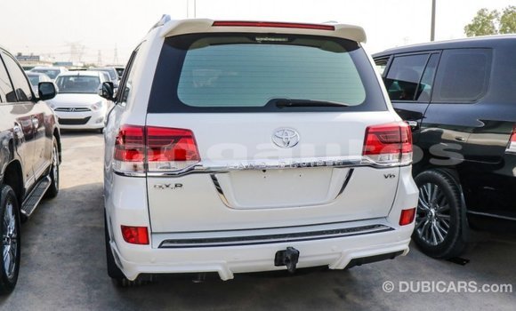 Buy Import Toyota Land Cruiser White Car in Import - Dubai in Enga Buy Import Toyota Land Cruiser White Car in Import - Dubai in Enga