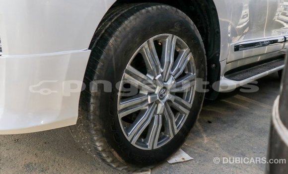 Buy Import Toyota Land Cruiser White Car in Import - Dubai in Enga Buy Import Toyota Land Cruiser White Car in Import - Dubai in Enga