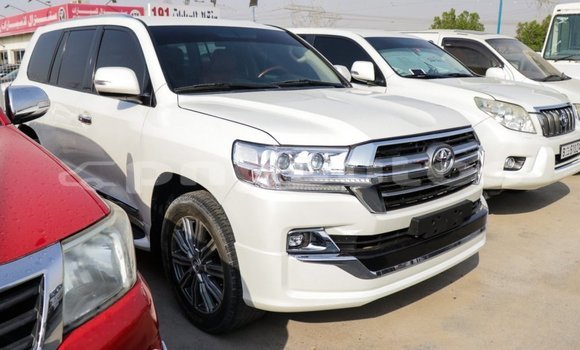 Buy Import Toyota Land Cruiser White Car in Import - Dubai in Enga Buy Import Toyota Land Cruiser White Car in Import - Dubai in Enga