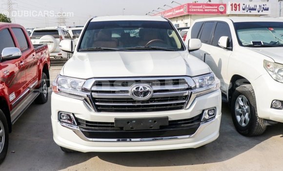Buy Import Toyota Land Cruiser White Car in Import - Dubai in Enga Buy Import Toyota Land Cruiser White Car in Import - Dubai in Enga