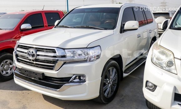Buy Import Toyota Land Cruiser White Car in Import - Dubai in Enga Buy Import Toyota Land Cruiser White Car in Import - Dubai in Enga