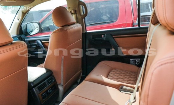 Buy Import Toyota Land Cruiser White Car in Import - Dubai in Enga Buy Import Toyota Land Cruiser White Car in Import - Dubai in Enga