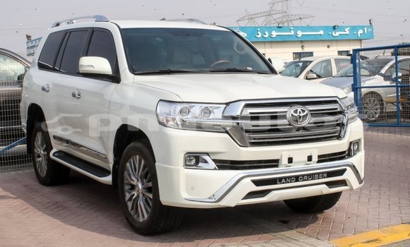 Buy Import Toyota Land Cruiser White Car in Import - Dubai in Enga Buy Import Toyota Land Cruiser White Car in Import - Dubai in Enga
