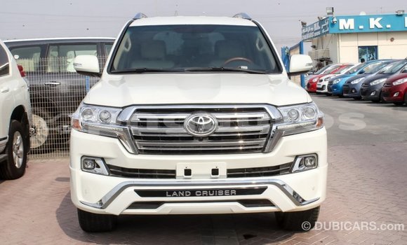 Buy Import Toyota Land Cruiser White Car in Import - Dubai in Enga Buy Import Toyota Land Cruiser White Car in Import - Dubai in Enga