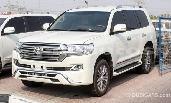 Buy Import Toyota Land Cruiser White Car in Import - Dubai in Enga Buy Import Toyota Land Cruiser White Car in Import - Dubai in Enga