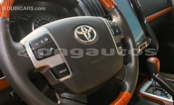 Buy Import Toyota Land Cruiser White Car in Import - Dubai in Enga Buy Import Toyota Land Cruiser White Car in Import - Dubai in Enga