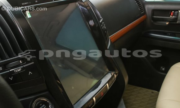 Buy Import Toyota Land Cruiser White Car in Import - Dubai in Enga Buy Import Toyota Land Cruiser White Car in Import - Dubai in Enga