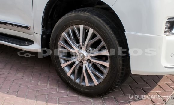 Buy Import Toyota Land Cruiser White Car in Import - Dubai in Enga Buy Import Toyota Land Cruiser White Car in Import - Dubai in Enga
