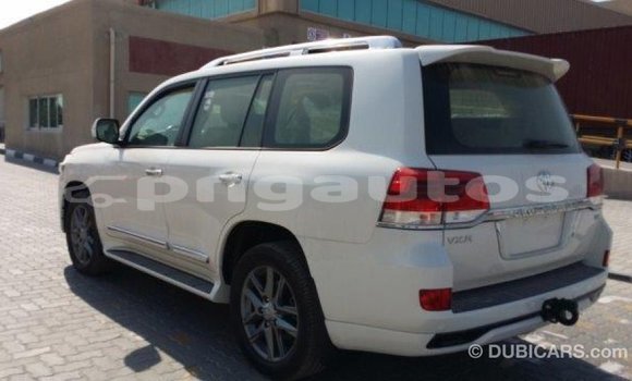 Buy Import Toyota Land Cruiser White Car in Import - Dubai in Enga Buy Import Toyota Land Cruiser White Car in Import - Dubai in Enga