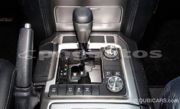 Buy Import Toyota Land Cruiser White Car in Import - Dubai in Enga Buy Import Toyota Land Cruiser White Car in Import - Dubai in Enga