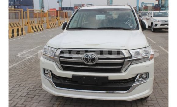 Buy Import Toyota Land Cruiser White Car in Import - Dubai in Enga Buy Import Toyota Land Cruiser White Car in Import - Dubai in Enga