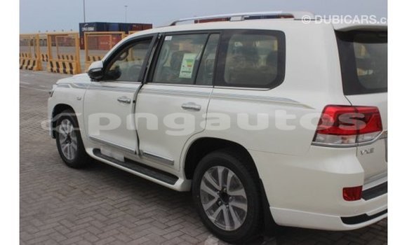 Buy Import Toyota Land Cruiser White Car in Import - Dubai in Enga Buy Import Toyota Land Cruiser White Car in Import - Dubai in Enga
