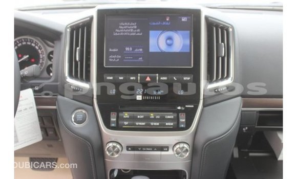 Buy Import Toyota Land Cruiser White Car in Import - Dubai in Enga Buy Import Toyota Land Cruiser White Car in Import - Dubai in Enga