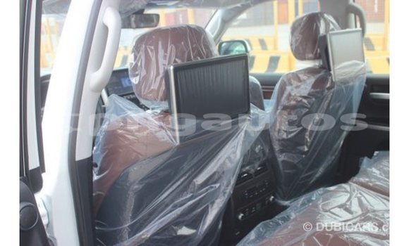 Buy Import Toyota Land Cruiser White Car in Import - Dubai in Enga Buy Import Toyota Land Cruiser White Car in Import - Dubai in Enga