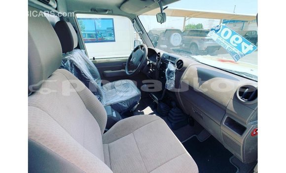 Buy Import Toyota Land Cruiser Beige Car in Import - Dubai in Enga Buy Import Toyota Land Cruiser Beige Car in Import - Dubai in Enga
