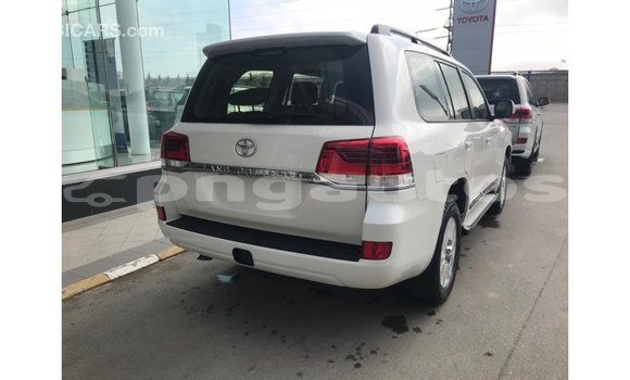 Buy Import Toyota Land Cruiser White Car in Import - Dubai in Enga Buy Import Toyota Land Cruiser White Car in Import - Dubai in Enga