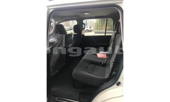 Buy Import Toyota Land Cruiser White Car in Import - Dubai in Enga Buy Import Toyota Land Cruiser White Car in Import - Dubai in Enga