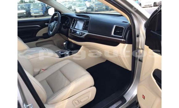 Buy Import Toyota Highlander Beige Car in Import - Dubai in Enga Buy Import Toyota Highlander Beige Car in Import - Dubai in Enga