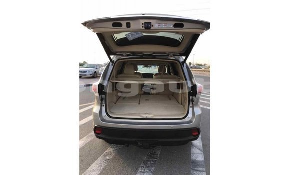 Buy Import Toyota Highlander Beige Car in Import - Dubai in Enga Buy Import Toyota Highlander Beige Car in Import - Dubai in Enga