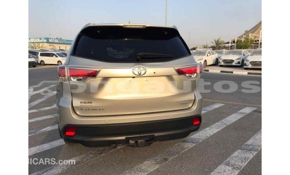 Buy Import Toyota Highlander Beige Car in Import - Dubai in Enga Buy Import Toyota Highlander Beige Car in Import - Dubai in Enga