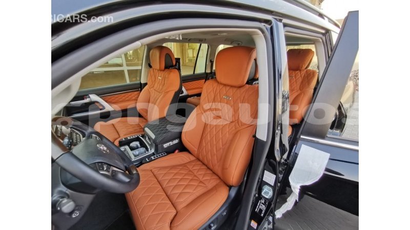 Big with watermark toyota land cruiser enga import dubai 3597