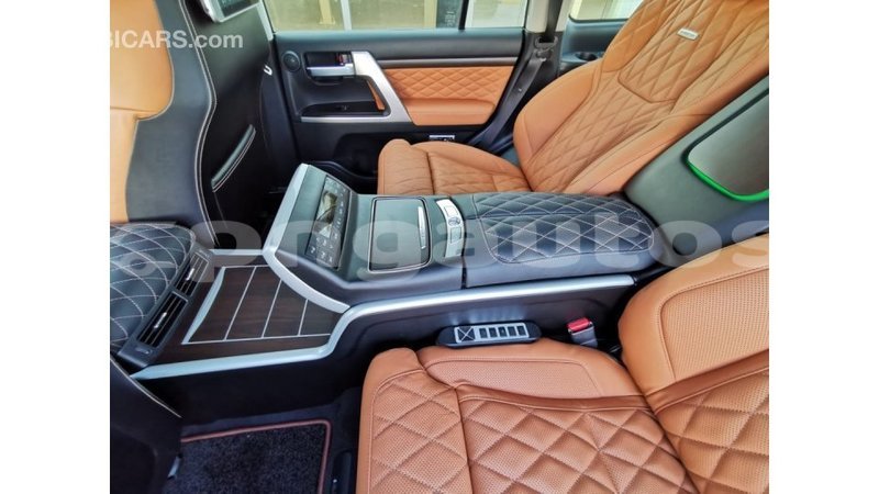 Big with watermark toyota land cruiser enga import dubai 3597