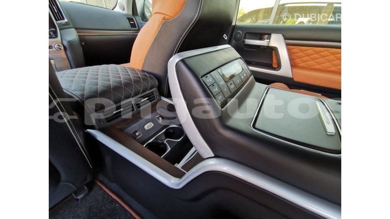 Big with watermark toyota land cruiser enga import dubai 3597