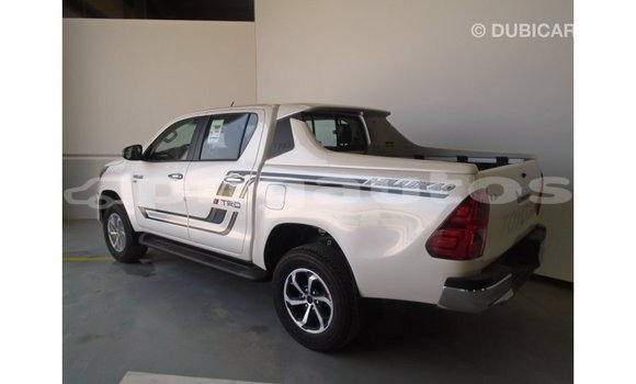 Buy Import Toyota Hilux White Car in Import - Dubai in Enga Buy Import Toyota Hilux White Car in Import - Dubai in Enga