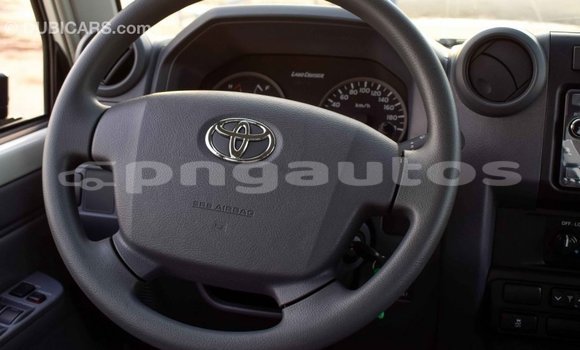 Buy Import Toyota Land Cruiser Beige Car in Import - Dubai in Enga Buy Import Toyota Land Cruiser Beige Car in Import - Dubai in Enga