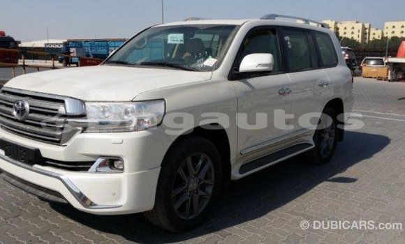 Buy Import Toyota Land Cruiser White Car in Import - Dubai in Enga Buy Import Toyota Land Cruiser White Car in Import - Dubai in Enga