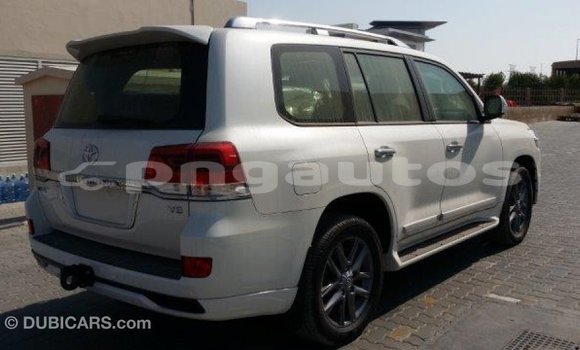 Buy Import Toyota Land Cruiser White Car in Import - Dubai in Enga Buy Import Toyota Land Cruiser White Car in Import - Dubai in Enga