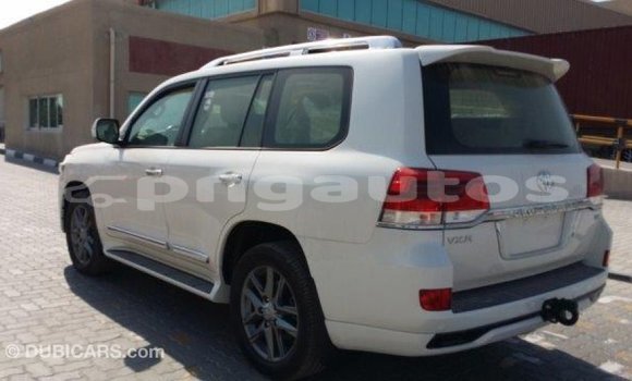 Buy Import Toyota Land Cruiser White Car in Import - Dubai in Enga Buy Import Toyota Land Cruiser White Car in Import - Dubai in Enga