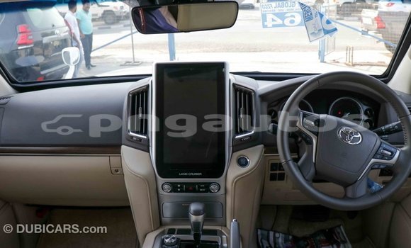Buy Import Toyota Land Cruiser White Car in Import - Dubai in Enga Buy Import Toyota Land Cruiser White Car in Import - Dubai in Enga
