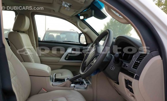 Buy Import Toyota Land Cruiser White Car in Import - Dubai in Enga Buy Import Toyota Land Cruiser White Car in Import - Dubai in Enga