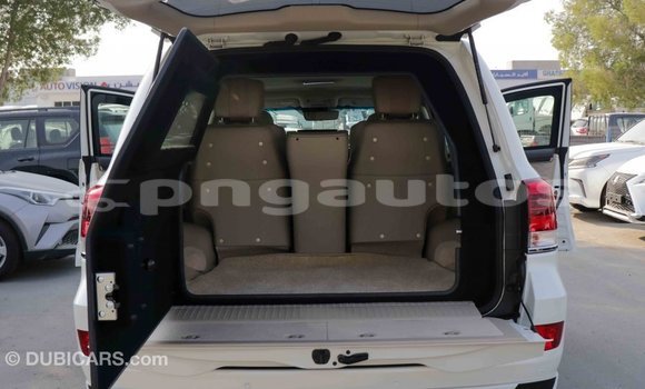 Buy Import Toyota Land Cruiser White Car in Import - Dubai in Enga Buy Import Toyota Land Cruiser White Car in Import - Dubai in Enga