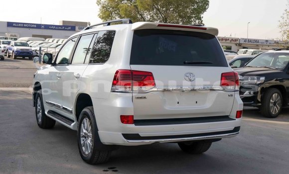Buy Import Toyota Land Cruiser White Car in Import - Dubai in Enga Buy Import Toyota Land Cruiser White Car in Import - Dubai in Enga