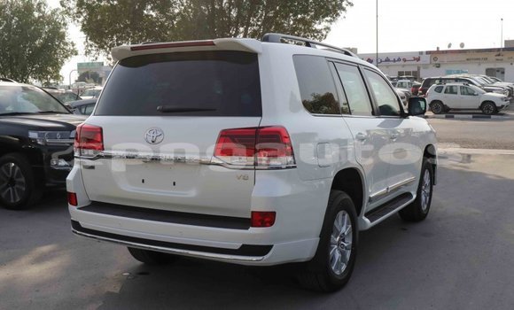 Buy Import Toyota Land Cruiser White Car in Import - Dubai in Enga Buy Import Toyota Land Cruiser White Car in Import - Dubai in Enga
