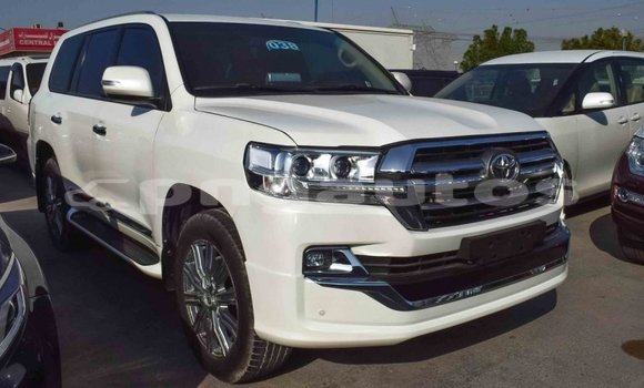 Buy Import Toyota Land Cruiser White Car in Import - Dubai in Enga Buy Import Toyota Land Cruiser White Car in Import - Dubai in Enga