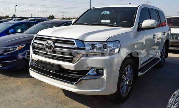 Buy Import Toyota Land Cruiser White Car in Import - Dubai in Enga Buy Import Toyota Land Cruiser White Car in Import - Dubai in Enga