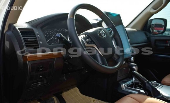 Buy Import Toyota Land Cruiser White Car in Import - Dubai in Enga Buy Import Toyota Land Cruiser White Car in Import - Dubai in Enga
