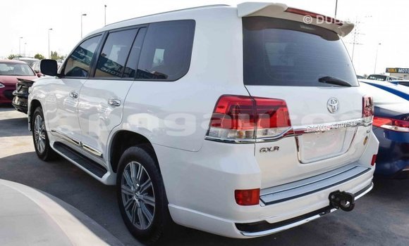 Buy Import Toyota Land Cruiser White Car in Import - Dubai in Enga Buy Import Toyota Land Cruiser White Car in Import - Dubai in Enga