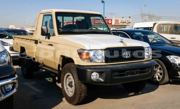 Buy Import Toyota Land Cruiser Beige Car in Import - Dubai in Enga Buy Import Toyota Land Cruiser Beige Car in Import - Dubai in Enga