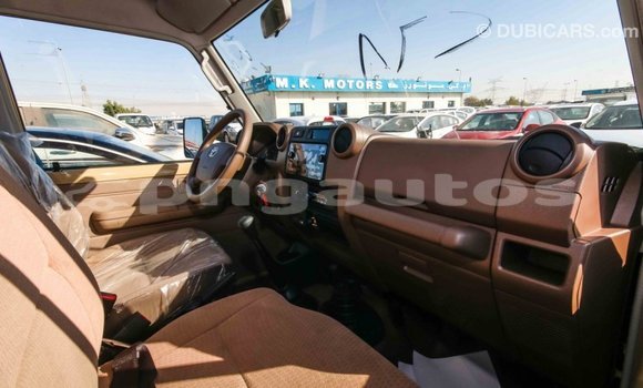 Buy Import Toyota Land Cruiser Beige Car in Import - Dubai in Enga Buy Import Toyota Land Cruiser Beige Car in Import - Dubai in Enga